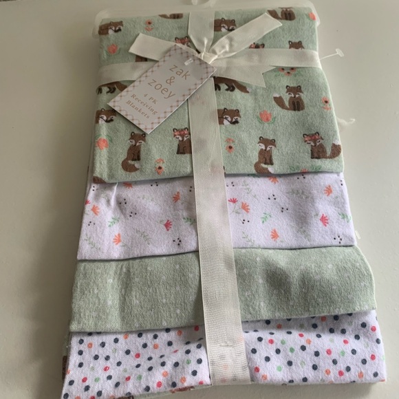 zac zoey Other - Zack & Zoey Green and White Baby Blanket Set